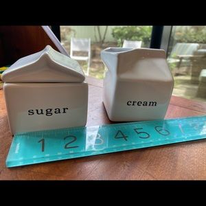Cream and sugar set